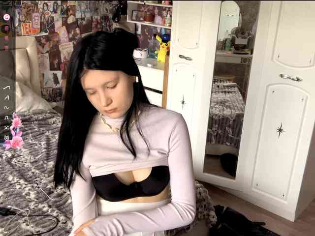 KimberleeChenevert webcam