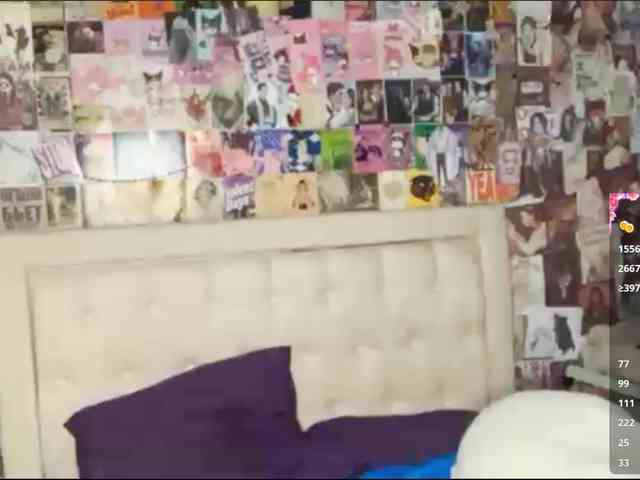 KimberleeChenevert webcam