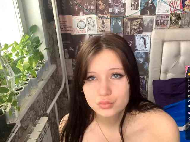 KimberleeChenevert webcam