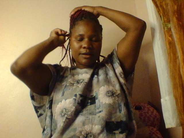 Mweka33 live cam on BongaCams