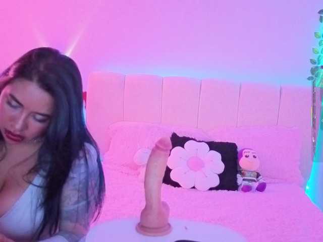almendra08 live cam on BongaCams