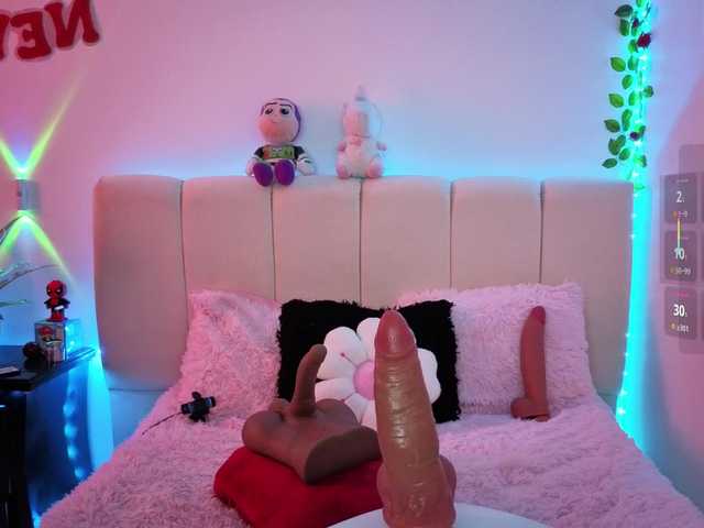 almendra08 live cam on BongaCams