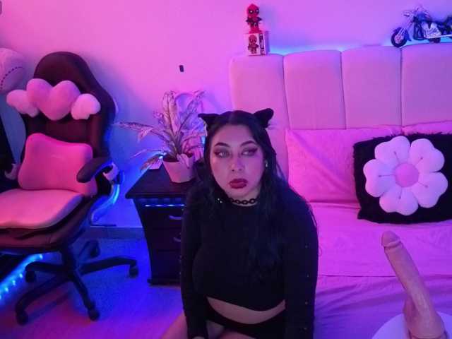 almendra08 live cam on BongaCams