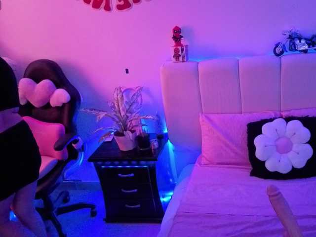almendra08 live cam on BongaCams
