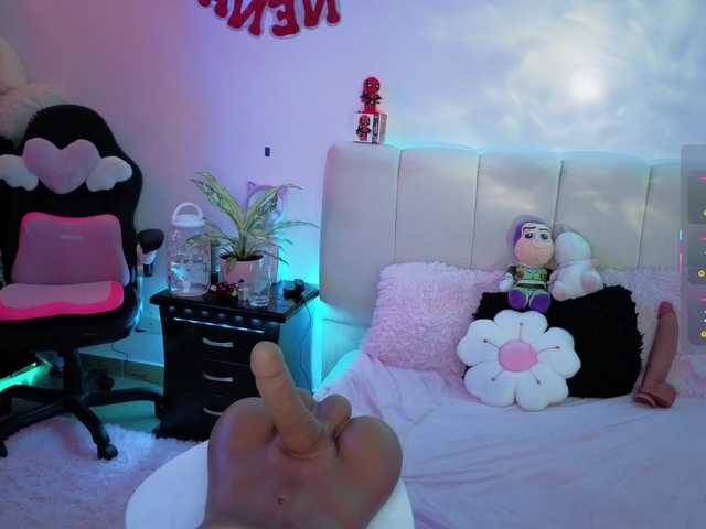 almendra08 live cam on BongaCams