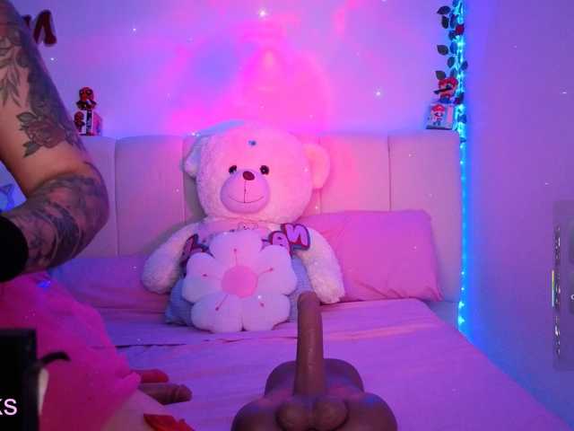 almendra08 live cam on BongaCams