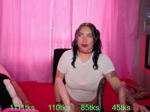 almendra08 live cam on BongaCams