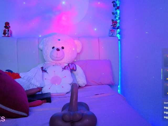 almendra08, en vivo ahora en BongaCams
