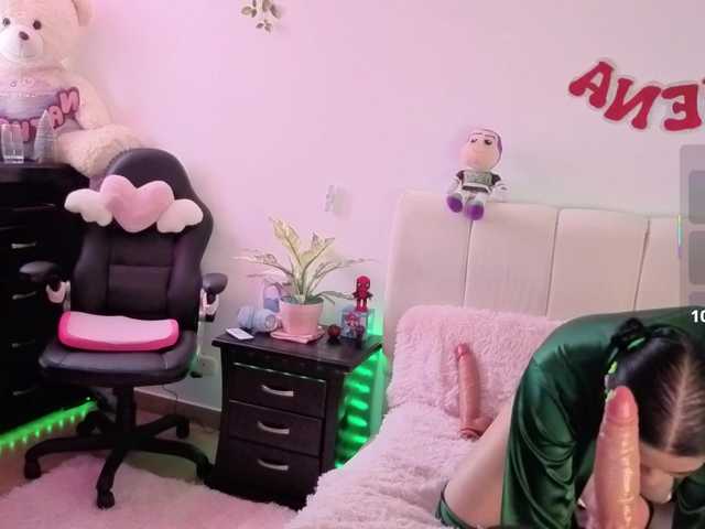 almendra08 live cam on BongaCams