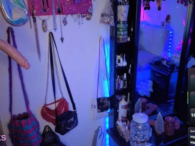 almendra08, en vivo ahora en BongaCams