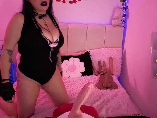 almendra08 live cam on BongaCams