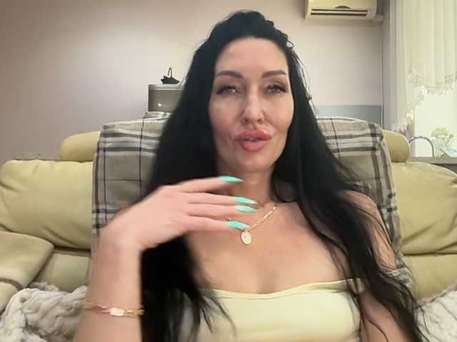 KorolevaQween000 live cam on BongaCams
