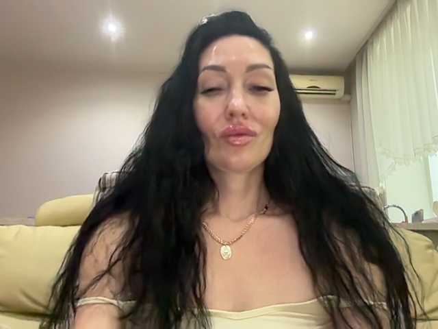 KorolevaQween000 live cam on BongaCams