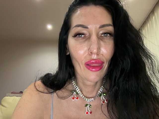 KorolevaQween000 live cam preview