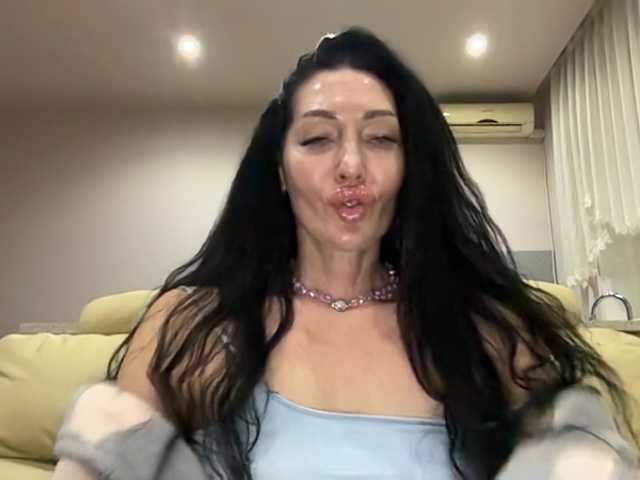 KorolevaQween000 live cam on BongaCams