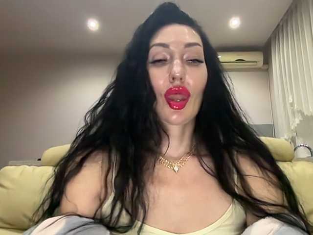 KorolevaQween000 live cam preview