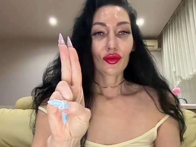 KorolevaQween000 live cam on BongaCams