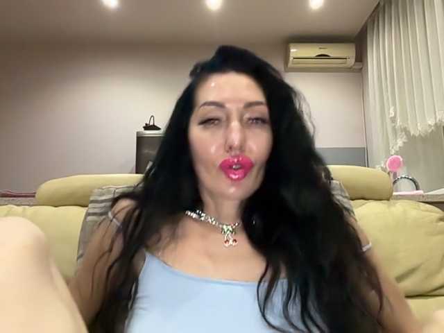 KorolevaQween000 live cam on BongaCams