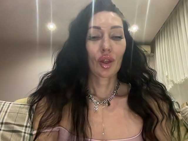 KorolevaQween000 live cam on BongaCams