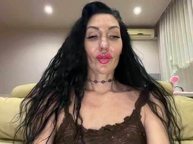 KorolevaQween000 live cam on BongaCams