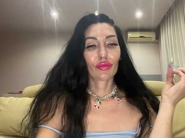 KorolevaQween000 live cam preview