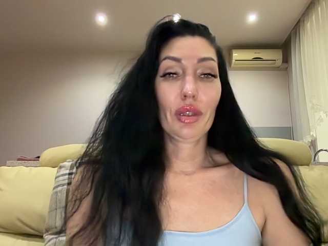 KorolevaQween000 live cam on BongaCams