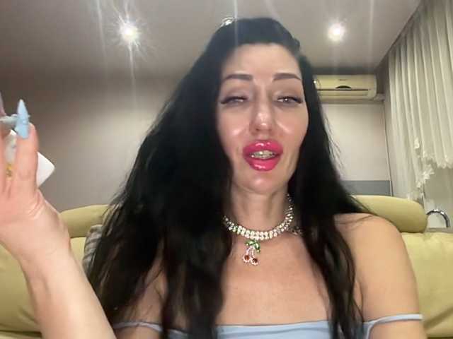 KorolevaQween000 live cam preview