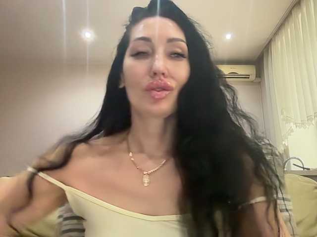 KorolevaQween000 live cam on BongaCams