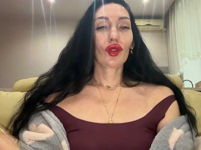 KorolevaQween000 live cam preview