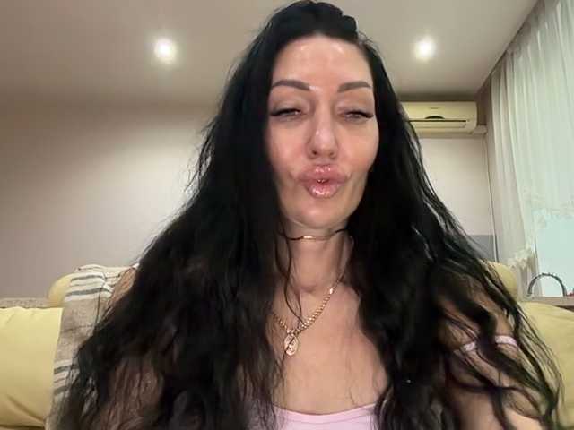 KorolevaQween000 live cam on BongaCams