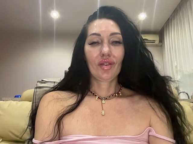 KorolevaQween000 live cam on BongaCams