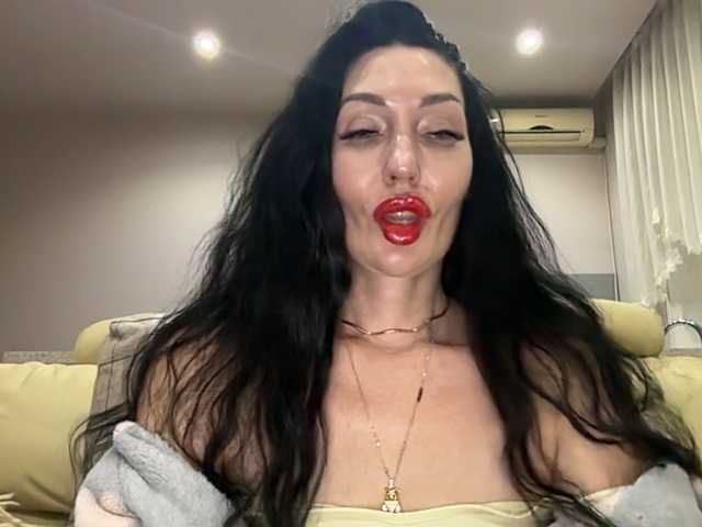KorolevaQween000 live cam preview