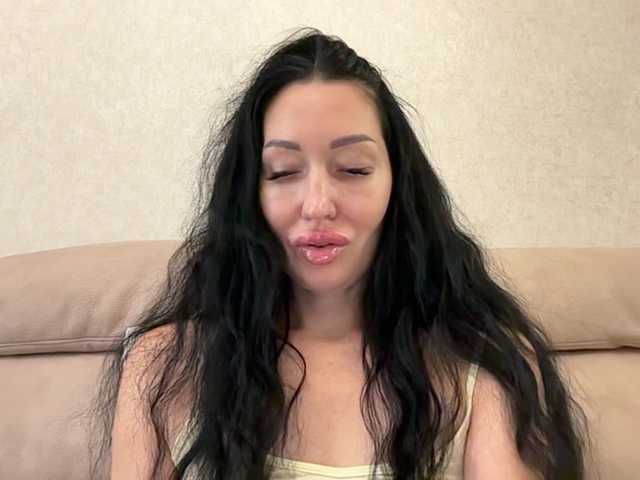 KorolevaQween000 live cam on BongaCams