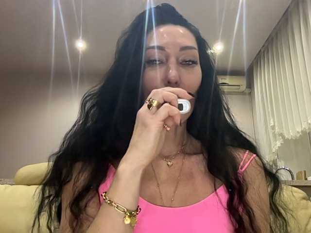 KorolevaQween000 live cam on BongaCams