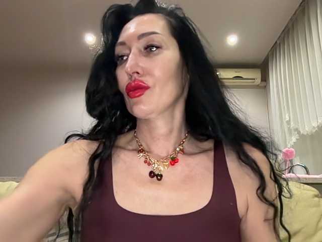 KorolevaQween000 live cam on BongaCams