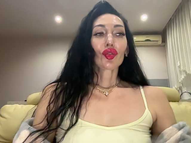 KorolevaQween000 live cam preview