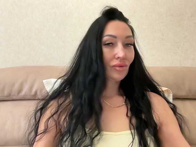KorolevaQween000 live cam on BongaCams