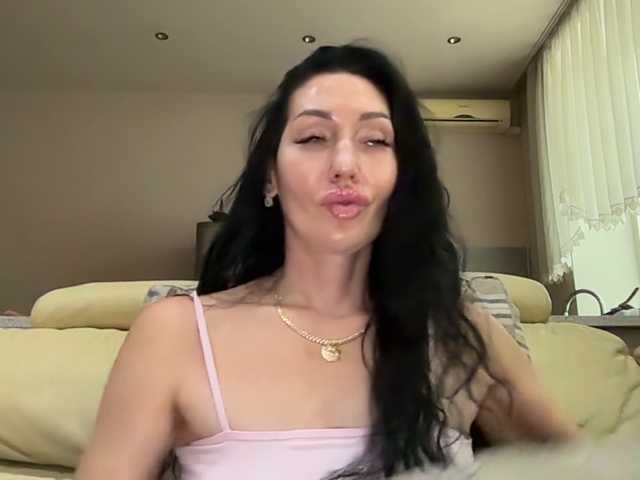 KorolevaQween000 live cam preview