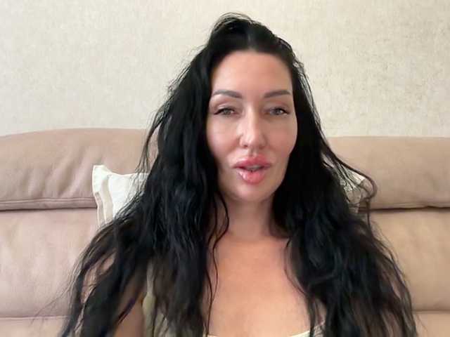 KorolevaQween000 live cam on BongaCams