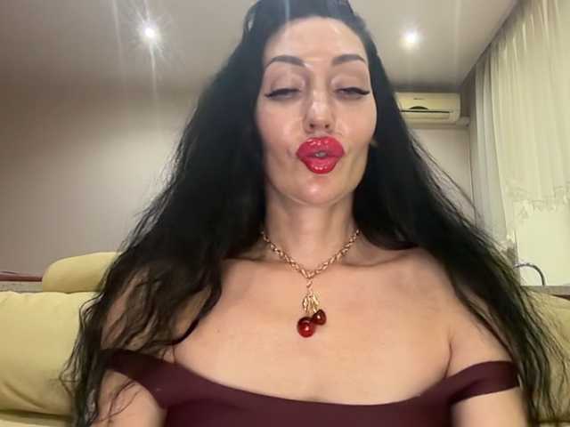 KorolevaQween000 live cam preview