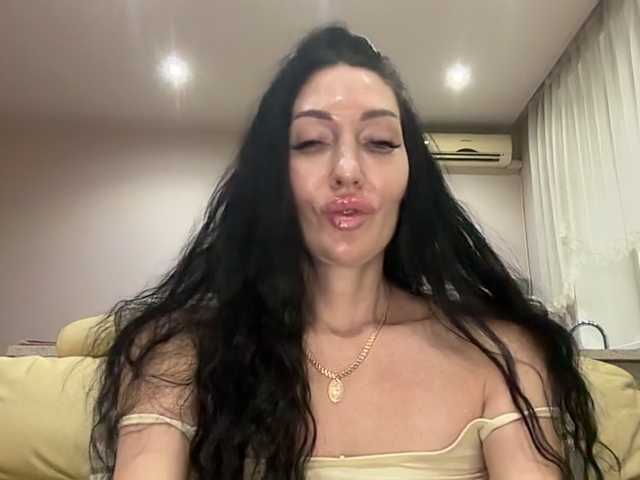 KorolevaQween000 live cam on BongaCams