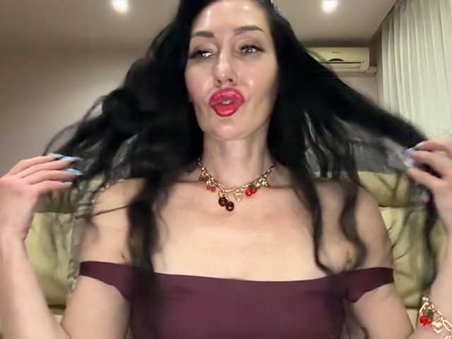 KorolevaQween000 live cam on BongaCams