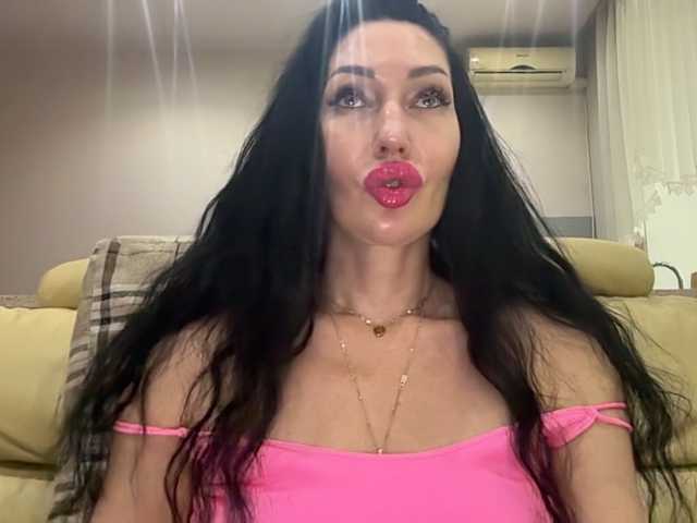 KorolevaQween000 live cam preview