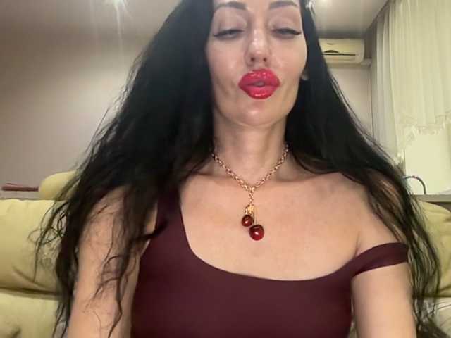KorolevaQween000 live cam preview