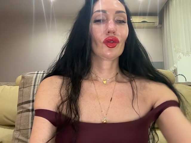 KorolevaQween000 live cam on BongaCams