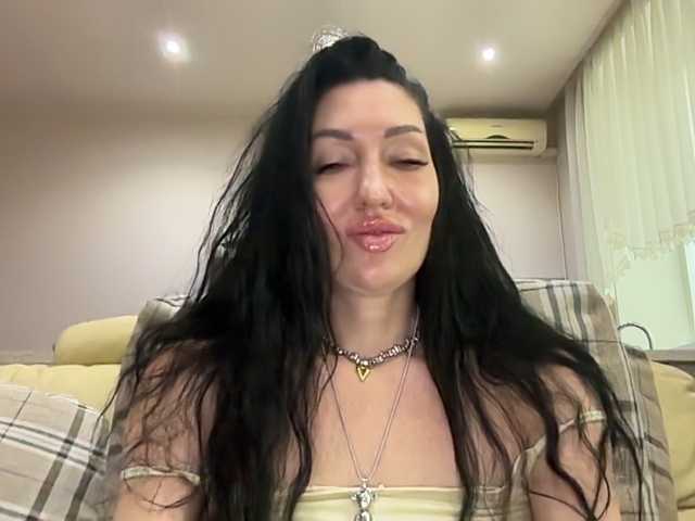 KorolevaQween000 live cam on BongaCams