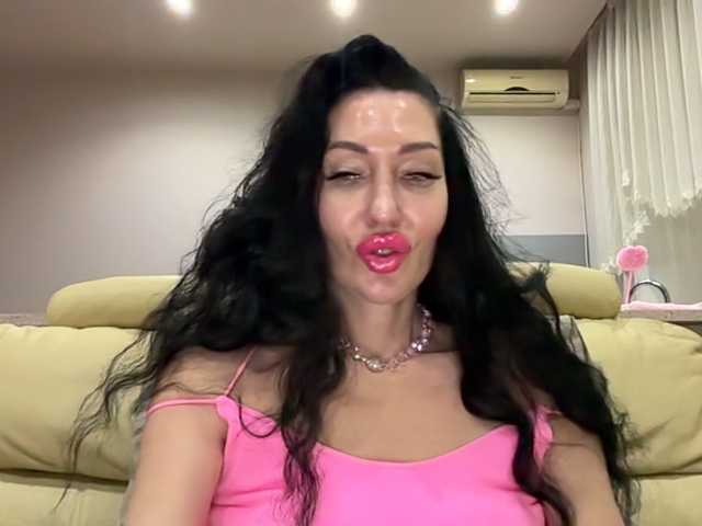 KorolevaQween000 live cam on BongaCams