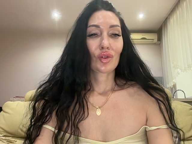 KorolevaQween000 live webcam show