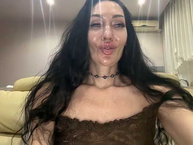 KorolevaQween000 live cam on BongaCams