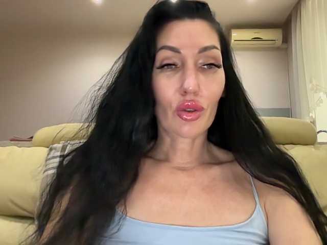 KorolevaQween000 live cam on BongaCams